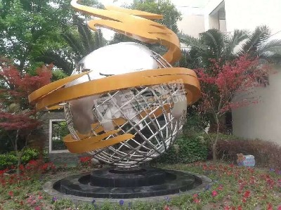 城市公园镂空球体镜面不锈钢雕塑 城市公园镂空球体镜面不锈钢雕塑