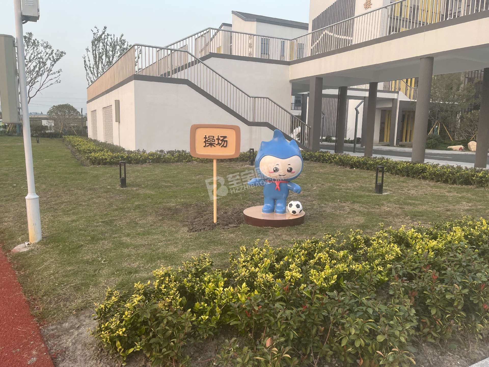 湖州吴山区爱山小学玻璃钢雕塑、不锈钢雕塑项目