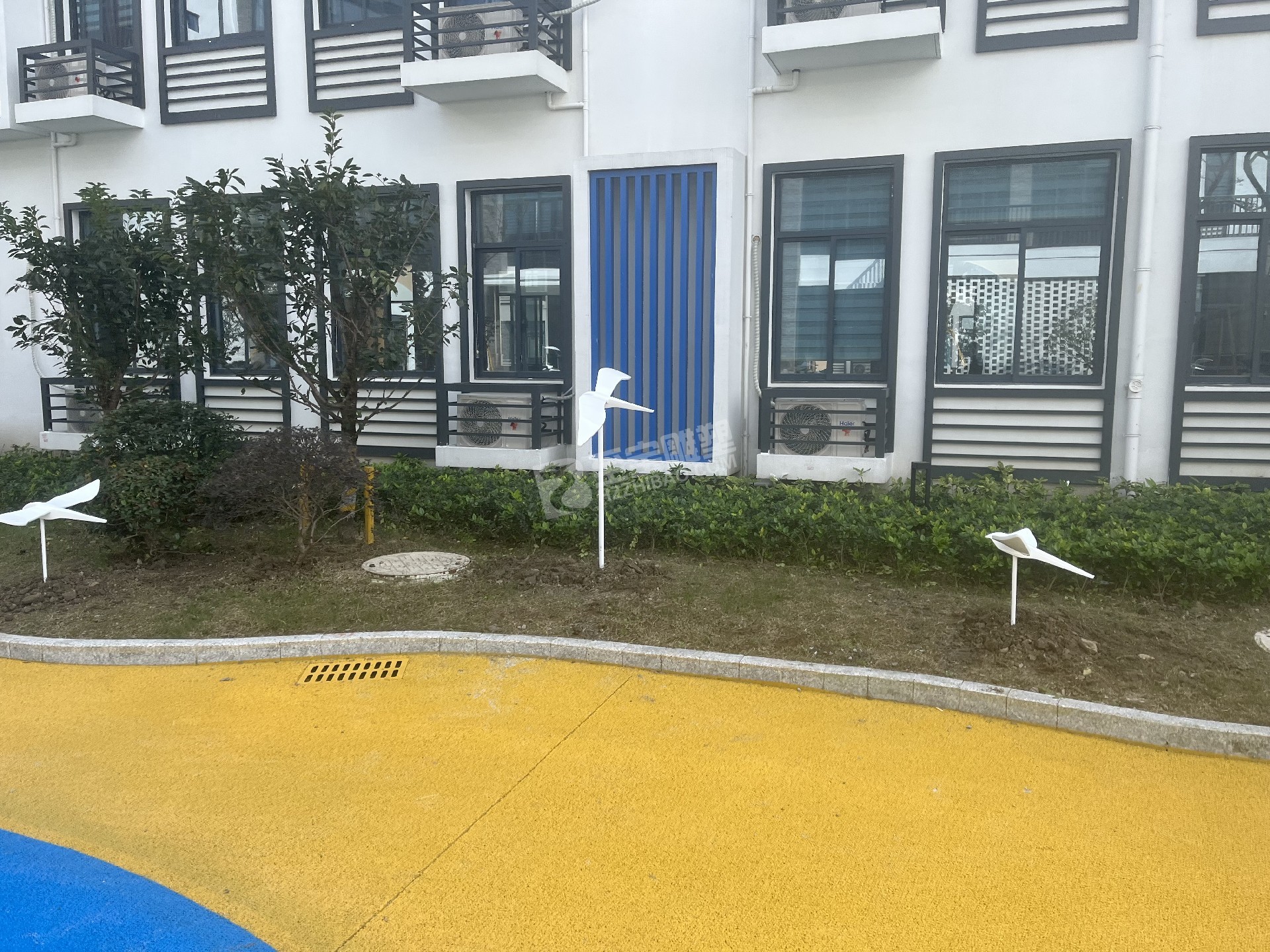 湖州吴山区爱山小学玻璃钢雕塑、不锈钢雕塑项目
